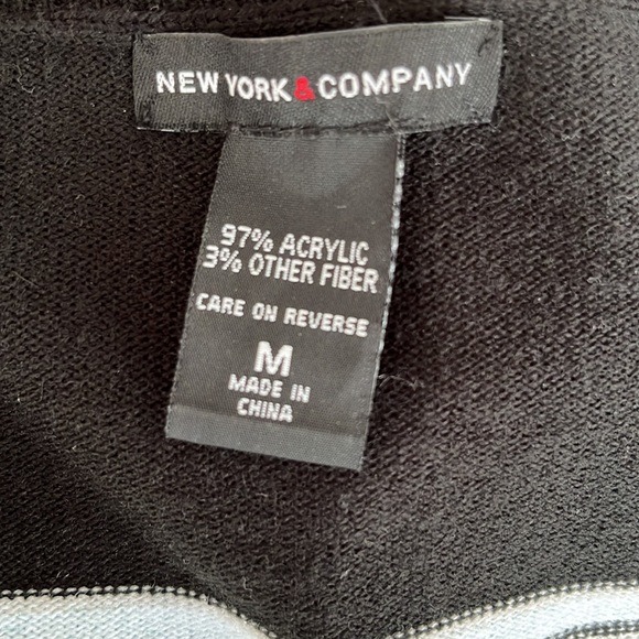 NY & Co V-neck vintage style sweater with short sleeves and tie - Picture 10 of 11